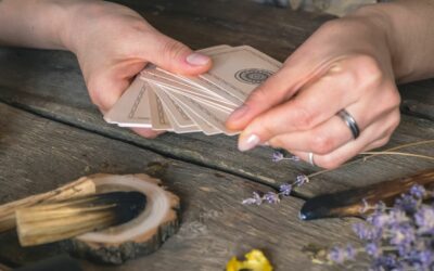 Tarot et Divination : Comment les cartes peuvent être utilisées pour prédire l’avenir.