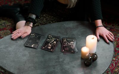 Le Tarot comme Outil de Méditation : Utiliser les cartes pour la contemplation et l’éveil spirituel.