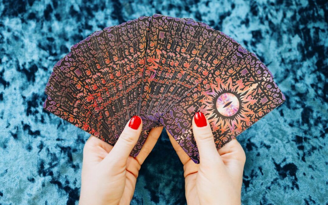 La Psychologie du Tarot : Les connexions entre le Tarot et la psychologie jungienne.
